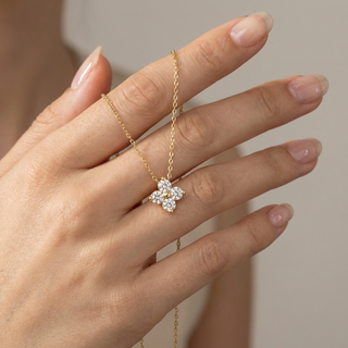 Quinn Clover Flower Moissanite Necklace